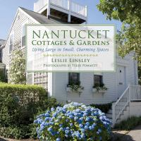 Nantucket_cottages_and_gardens